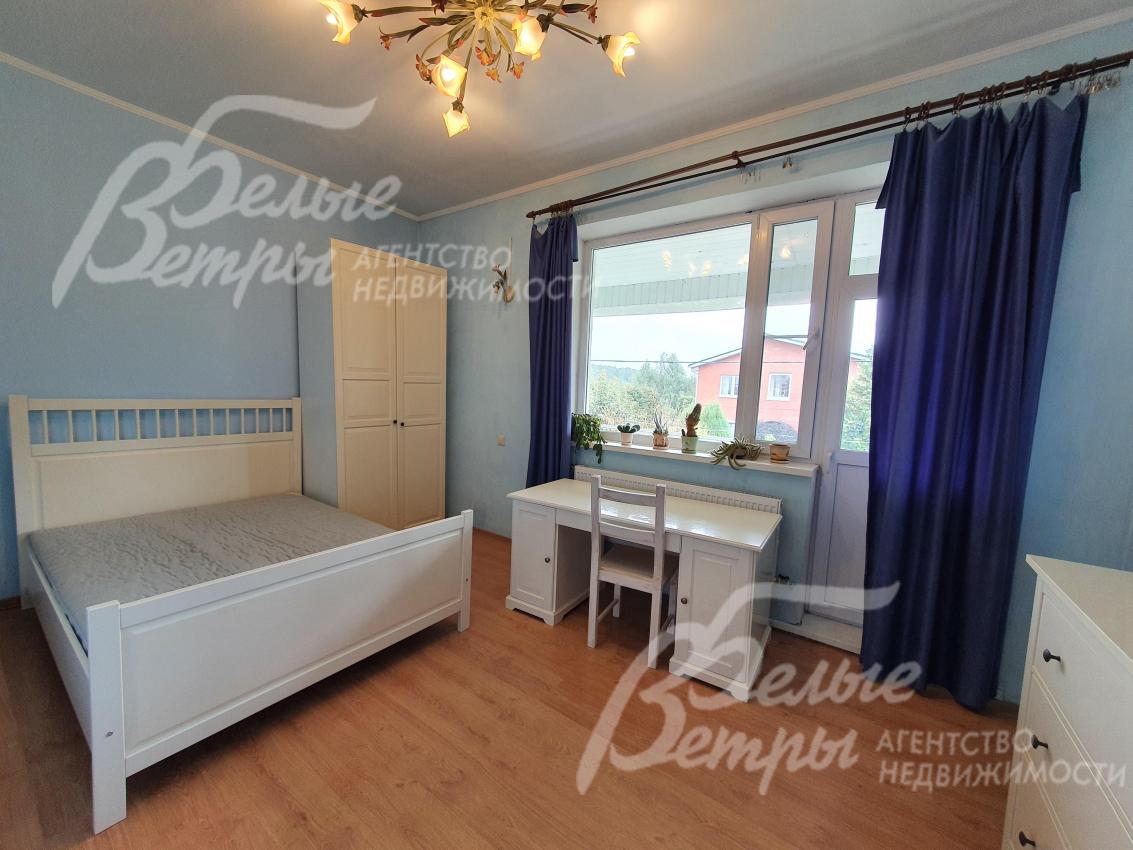 Спальня с балконом