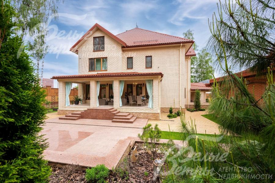 Высажены декоративные деревья и кустарники