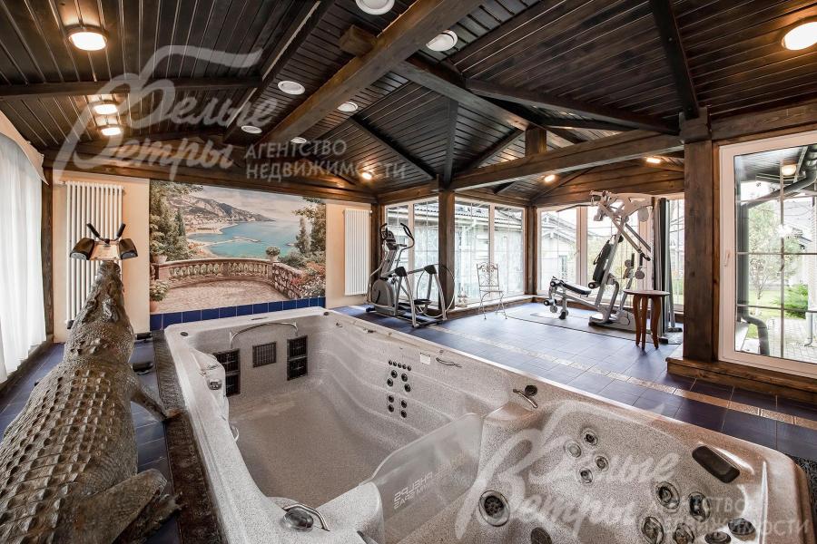 Огромная гидромассажная ванна и тренажерный зал