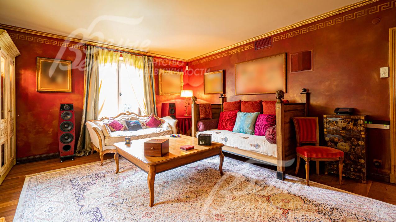 Комната отдыха, можно использовать под кинотеатр