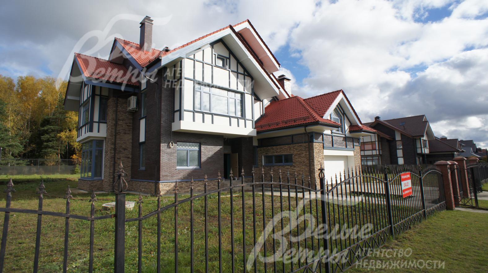 Дом с элементами дизайна фахверк