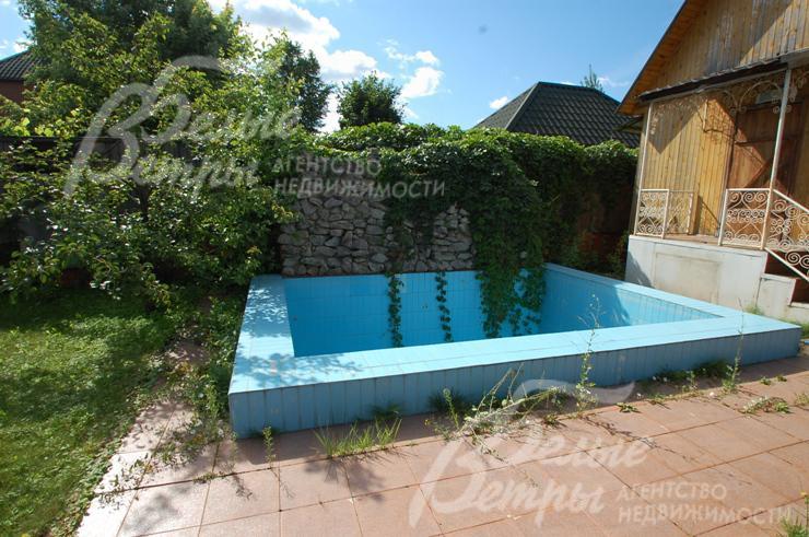 Уличная купель-бассейн рядом с баней