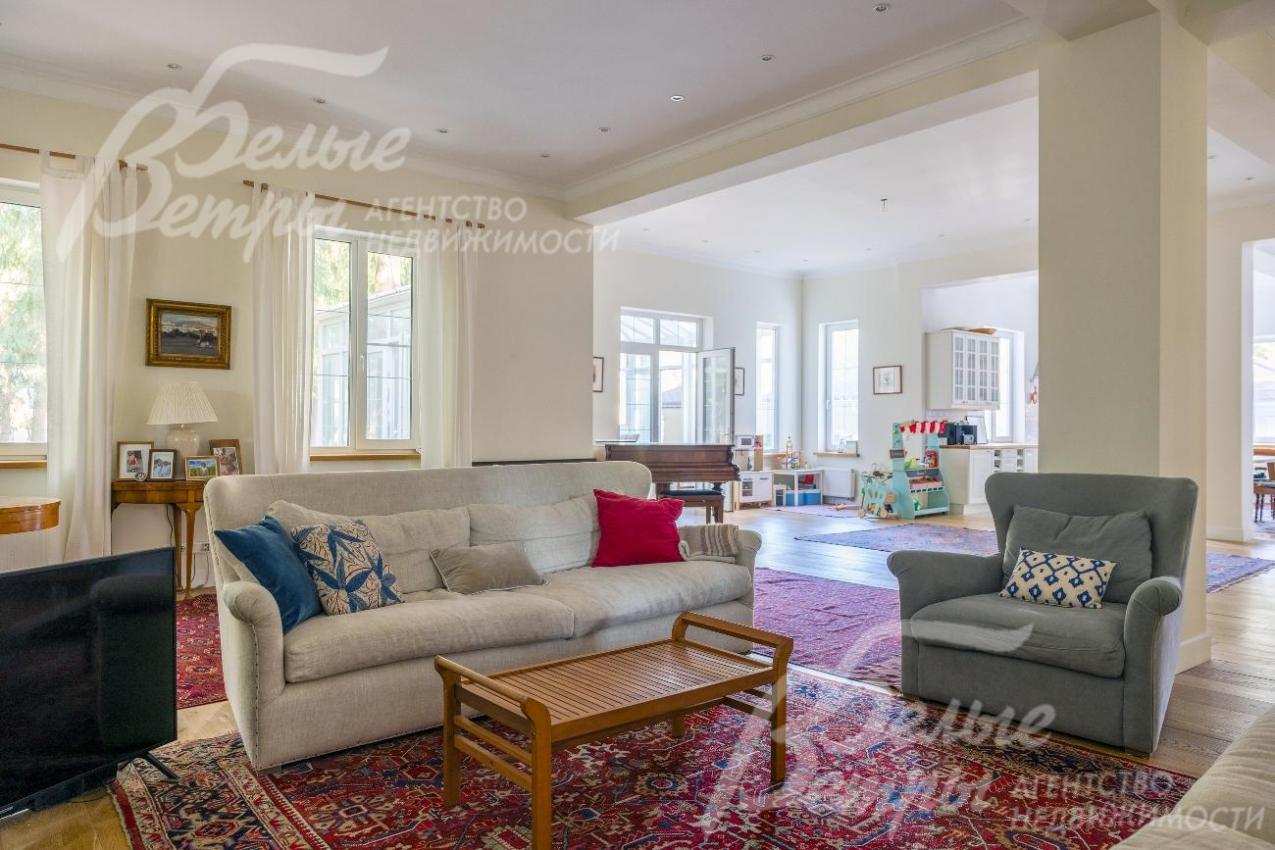 Гостиная, объединённая с зоной кухни-столовой - 119 кв.м 