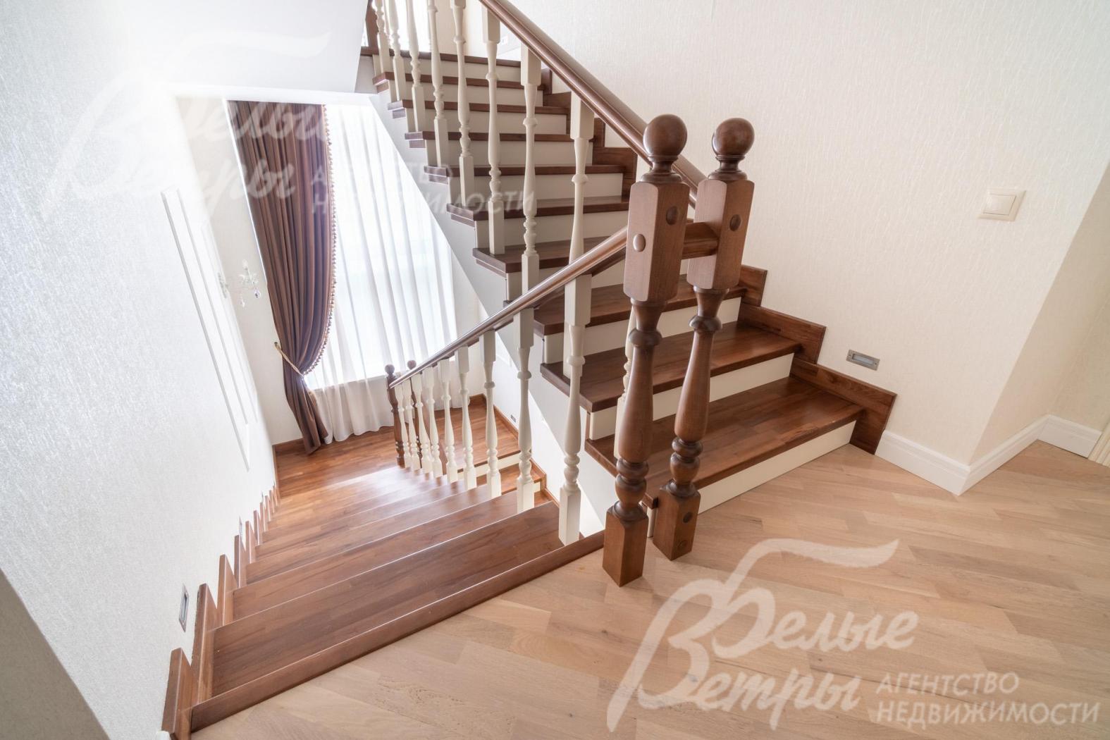 Лестница на мансардный этаж