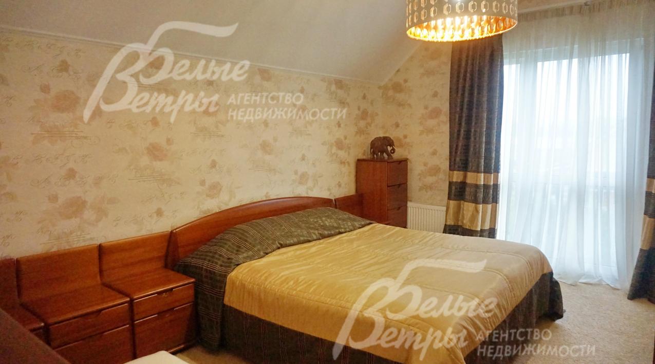 Одна из спален на 2 этаже