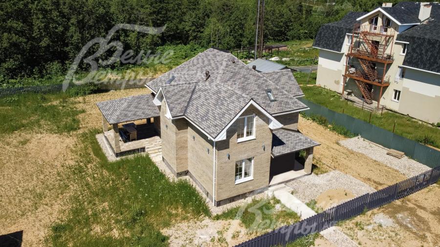 Дом под ключ на ровном участке в коттеджном поселке Изумрудная Долина