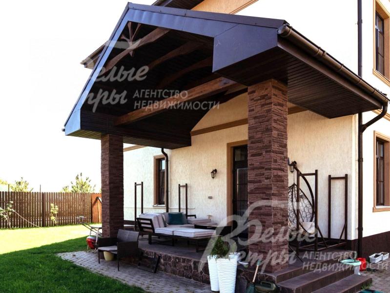 Крытая терраса с зоной отдыха