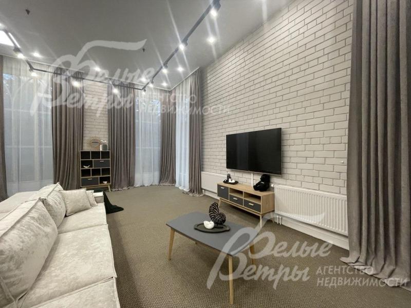 Просторная светлая гостиная