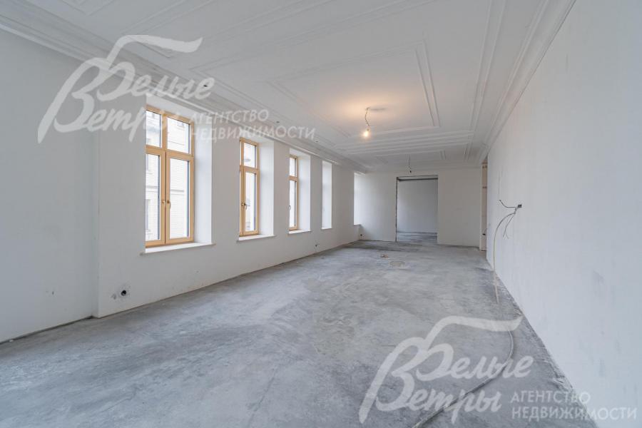 Высота потолков 3.2 м 