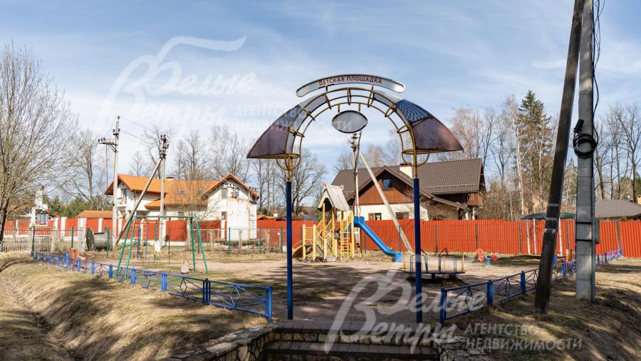 Детская площадка в поселке