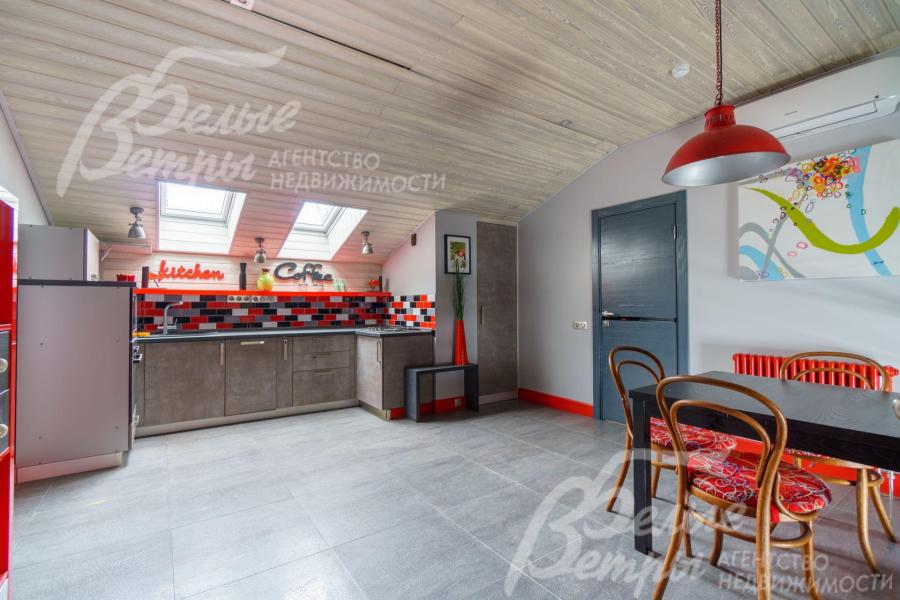 Кухня-столовая 24 кв.м в гостевом доме на 2ом этаже.  