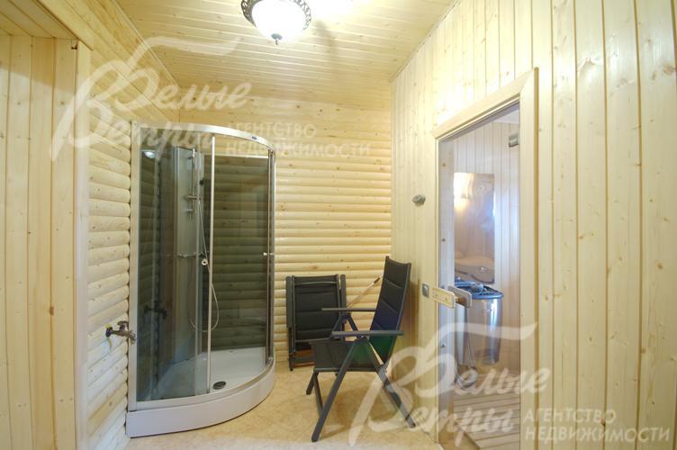 Душевая в банном комплексе