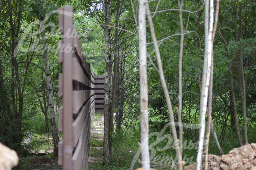 Ограждение участка со стороны леса