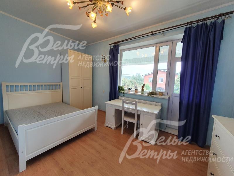 Спальня с балконом