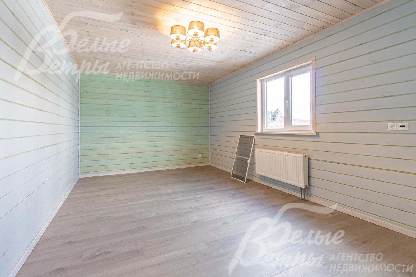 Везде люстры и светильники