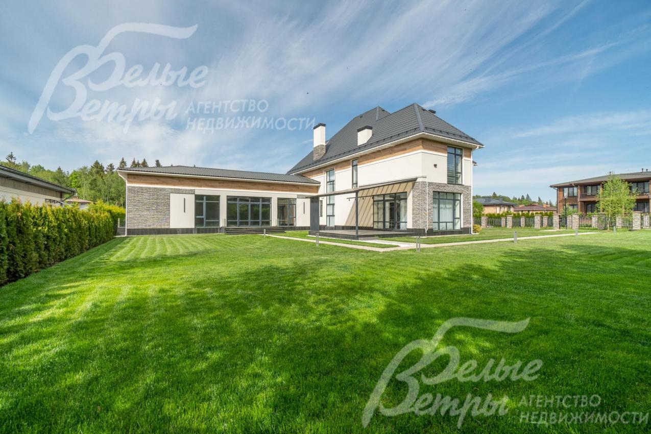 Площадь участка - 15 га: на территории много места для дополнительных построек