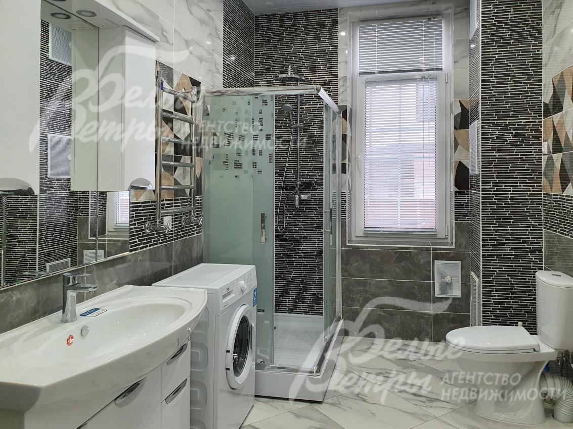 Санузел с душем на первом этаже