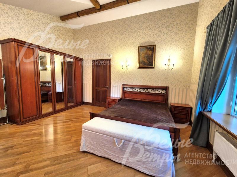 Вместительный гардероб в главной спальне