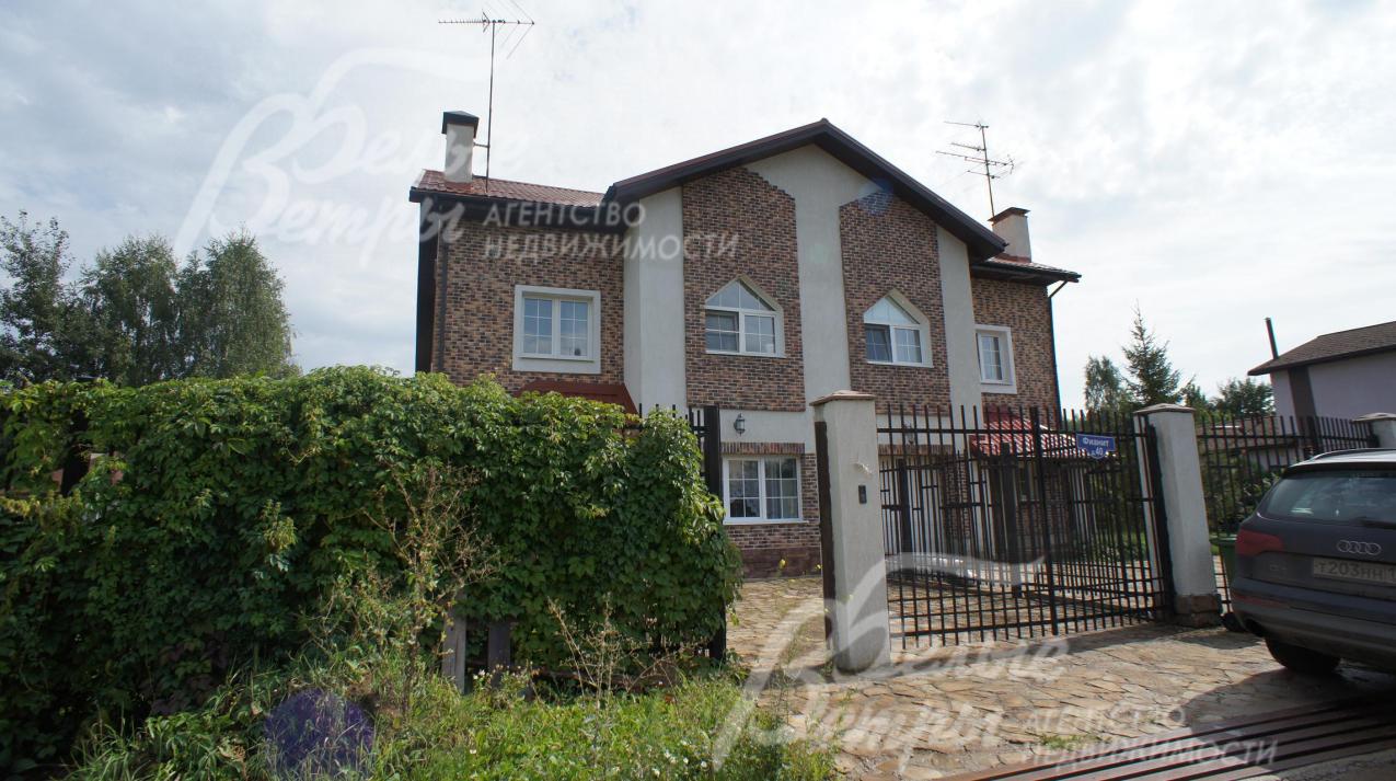 В доме 3 уровня (1,2 этажи, мансарда)