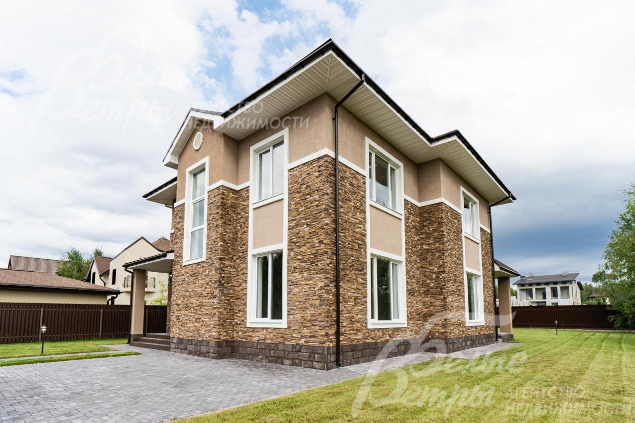 Дом выстроен из керамического блока с утеплением. 