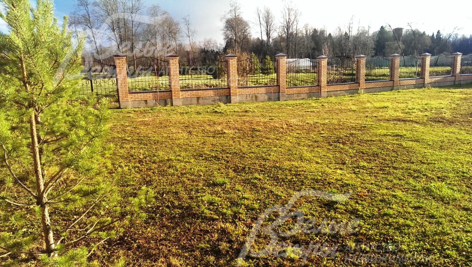 Участок 15 соток - в 25 метрах протекает река Нара