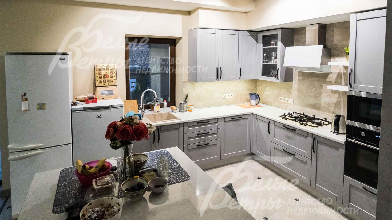 Общая зона-студия с кухней, столовой и гостиной