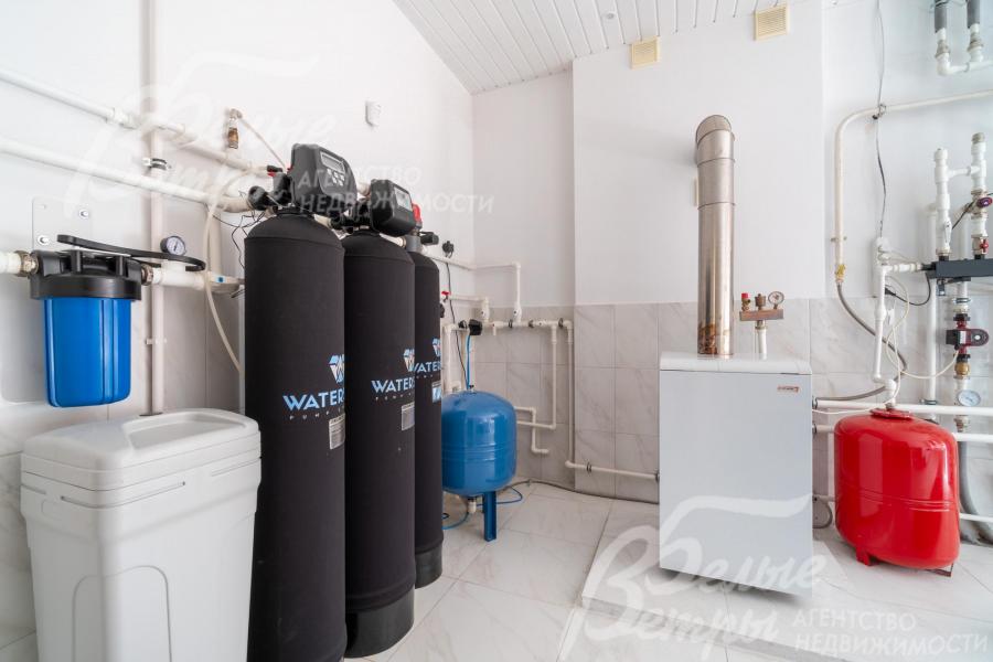 В котельной - котёл (Porotherm) на 54 кВт и бойлер на 200 л