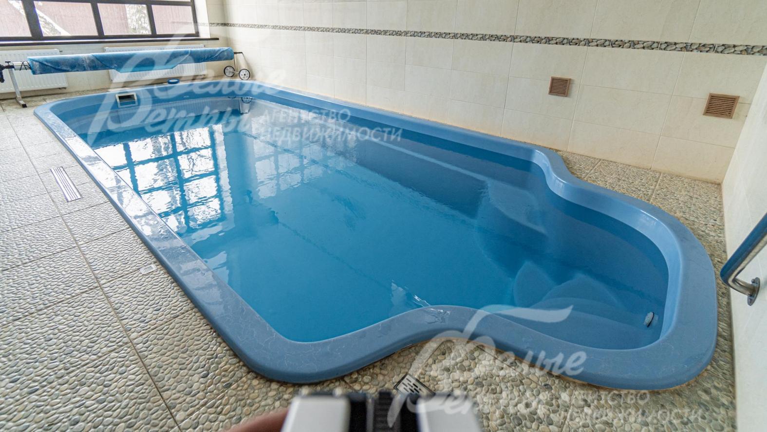 Бассейн скиммерный размерами 6х3х1,8 м
