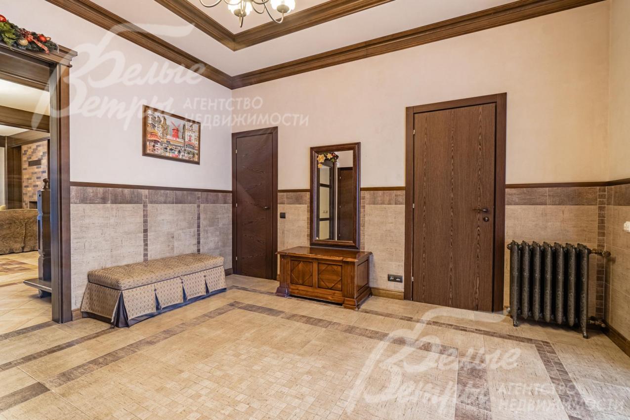 Просторная прихожая 18 кв.м 