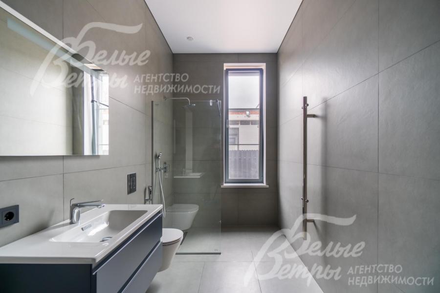 Санузлы - с окнами, полностью оснащены санетхникой