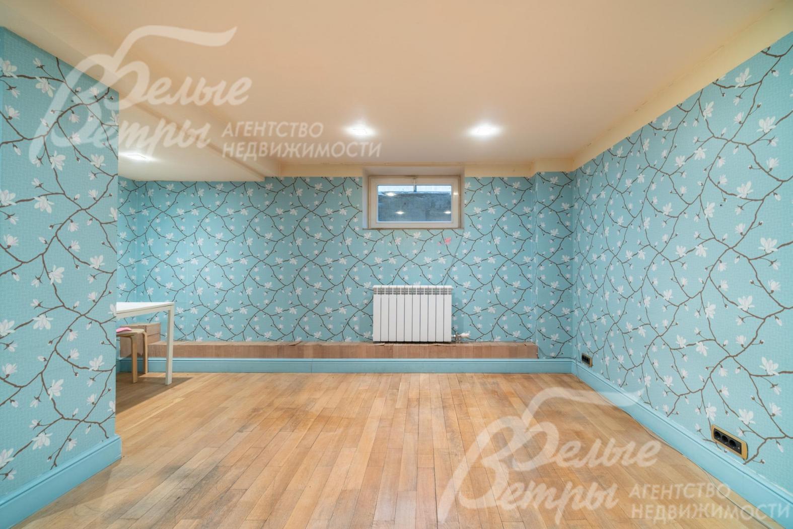 Комната персонала в цоколе 