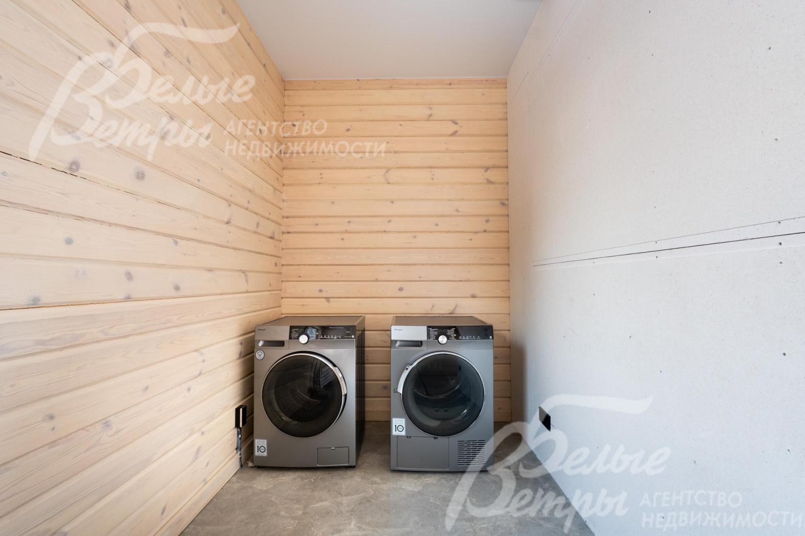 Постирочная оборудована стиральной и сушильной машинами