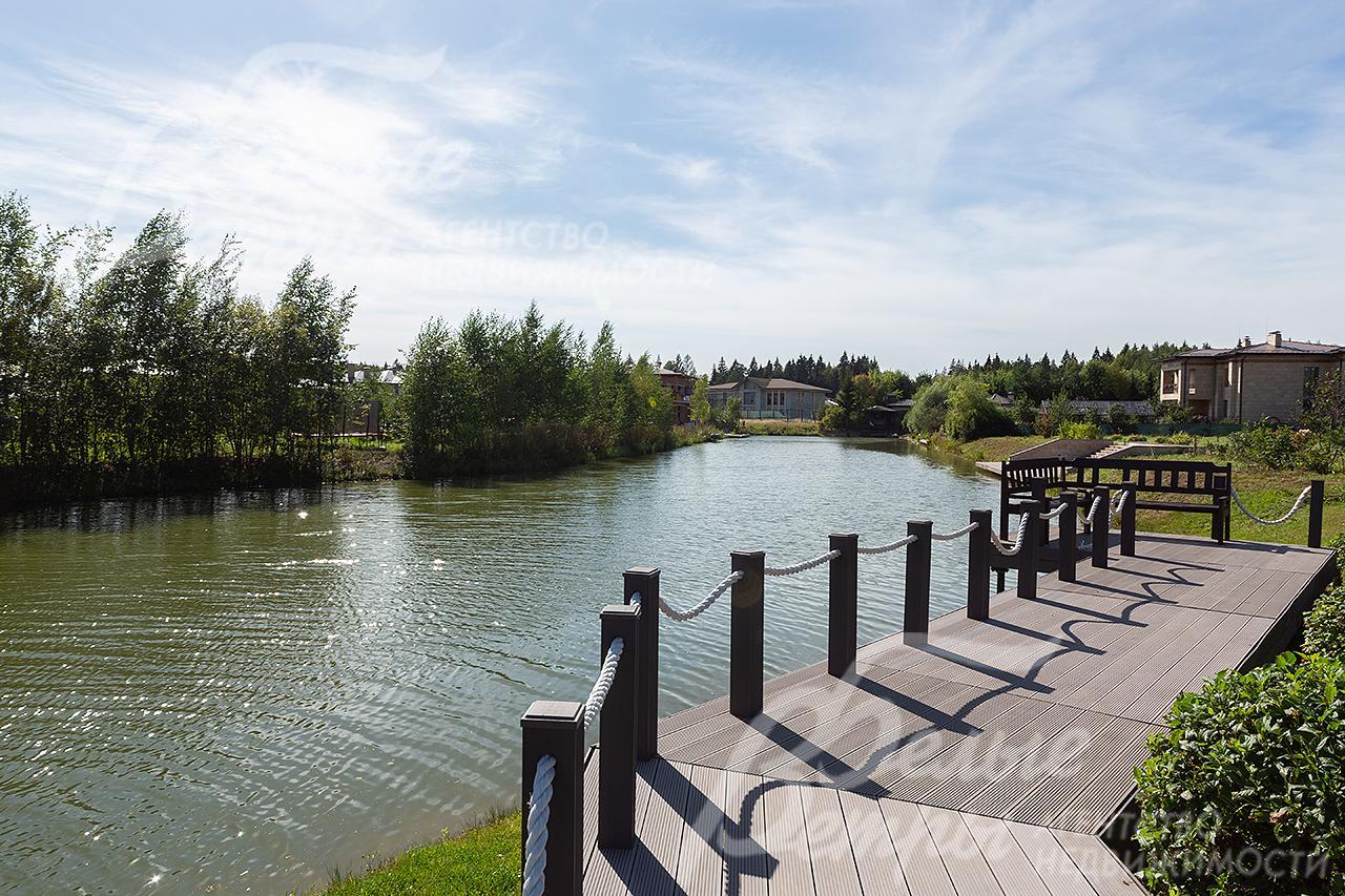 Собственный пруд в поселке