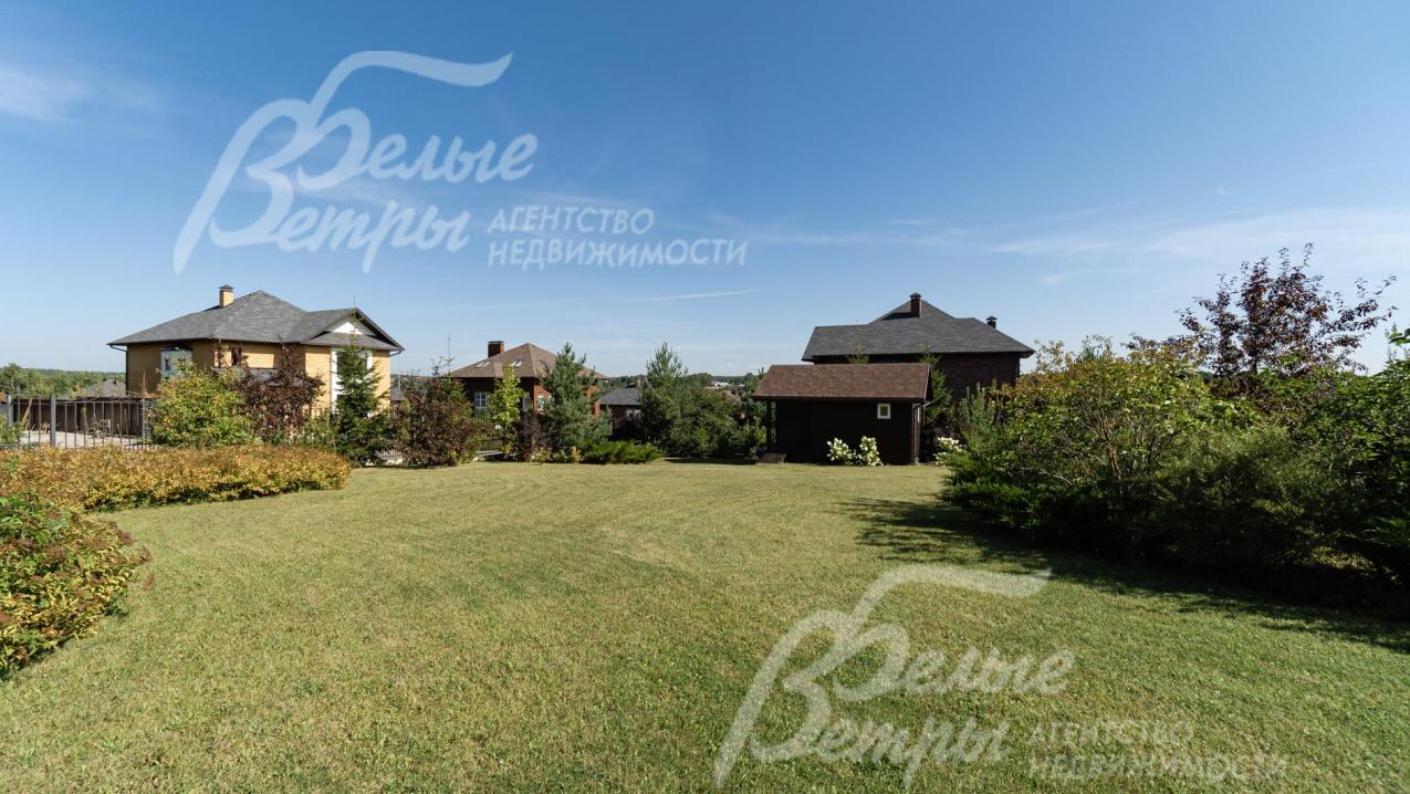 На участке газон