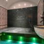 Хамам отделан малахитом