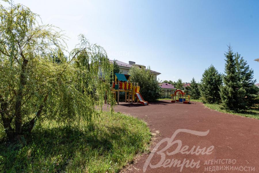 Детская площадка в поселке Ново-Никольское