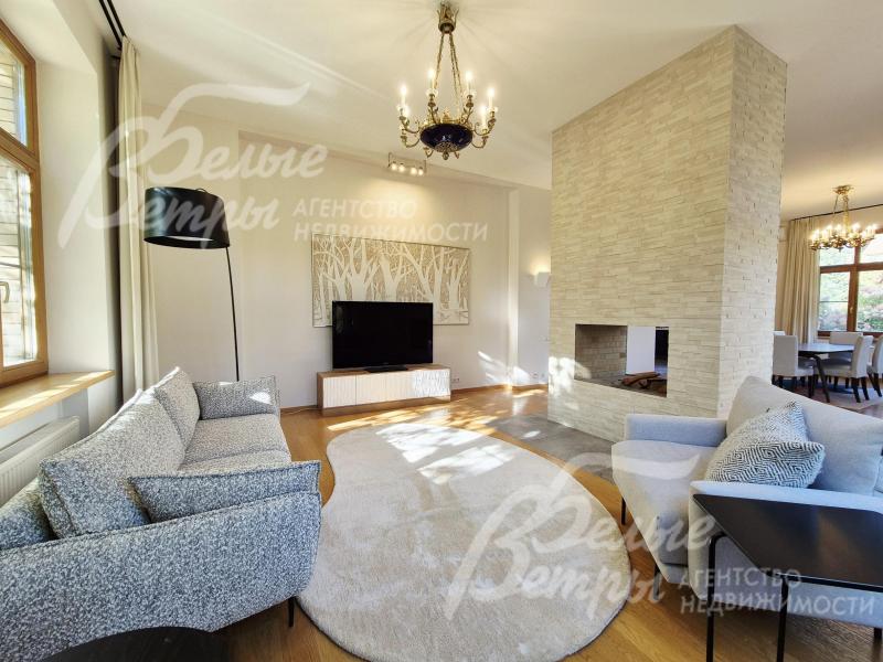 Современный телевизор 60 дюймов.