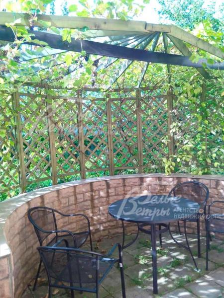 Пергола с зоной отдыха