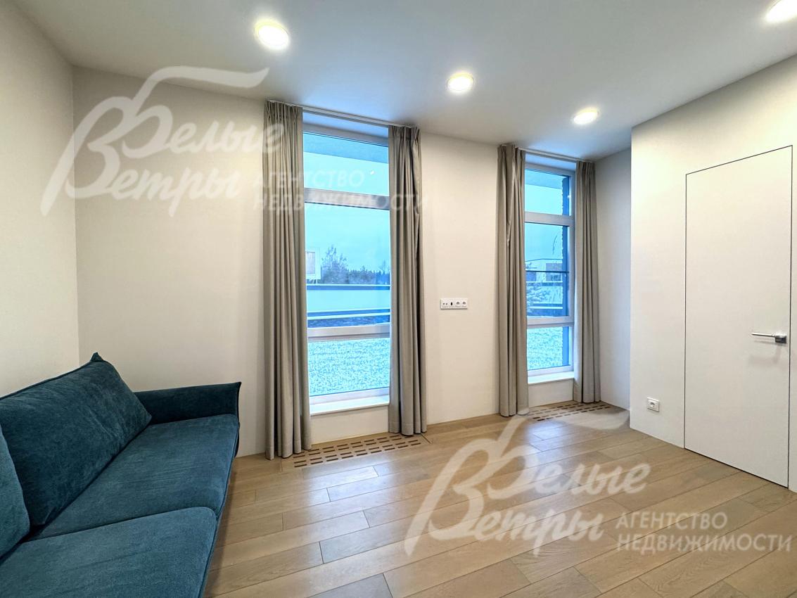 На полу инженерная дубовая доска LuxuryTree, Дуб Кавказский