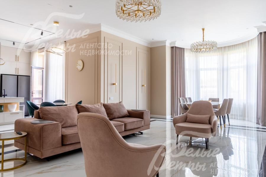 Роскошная отделка сочетает элементы ар-деко и современного дизайна