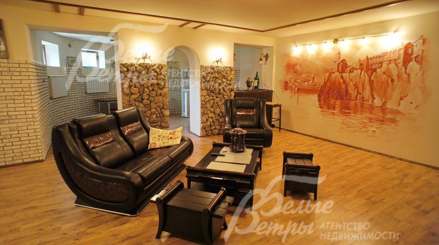 Бар на цокольном этаже