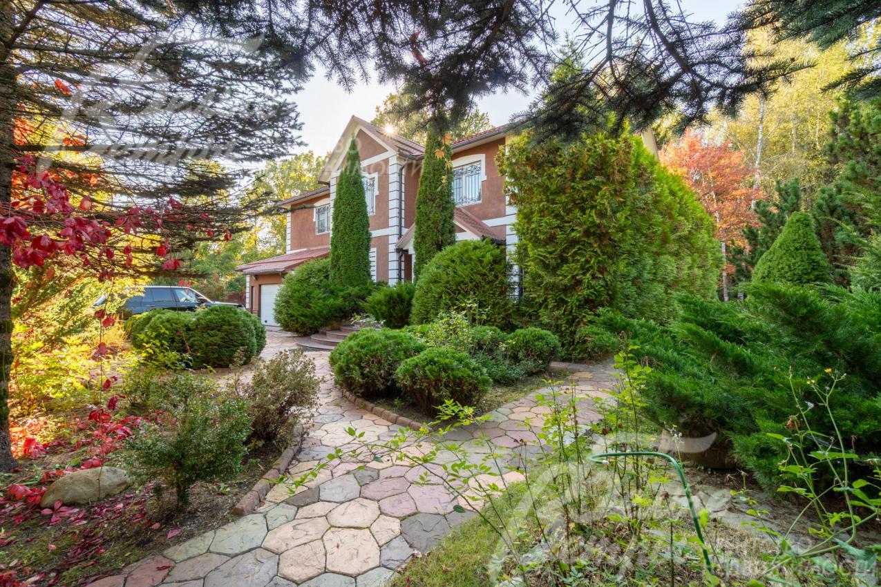 Дом в стиле современной классики с элегантными архитектурными решениями