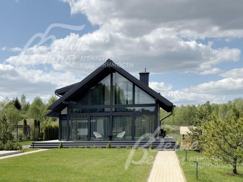 Дома в едином стиле в поселке Плесково