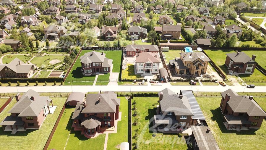 Вид на поселок бизнес класса Ильичевка