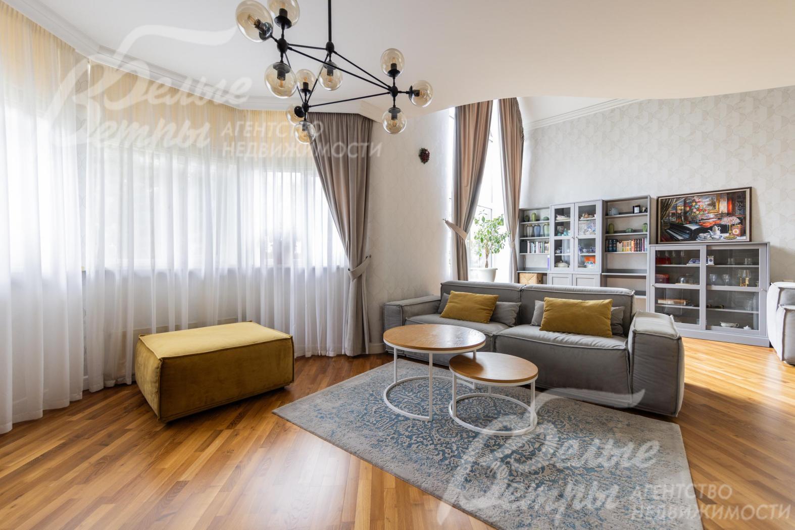 Двухсветная гостиная