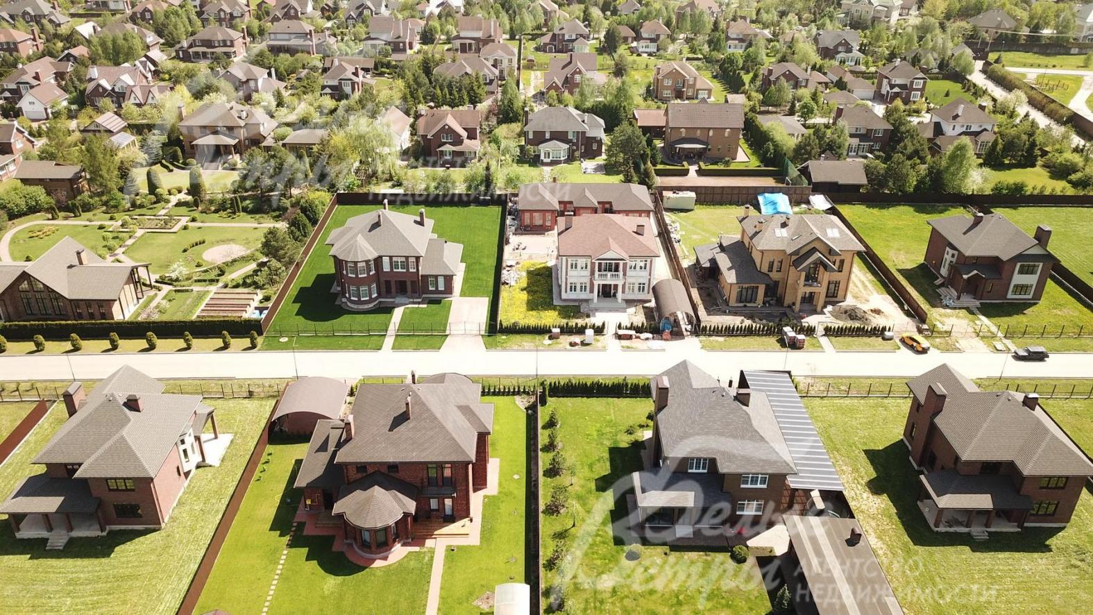 Вид на поселок бизнес класса Ильичевка