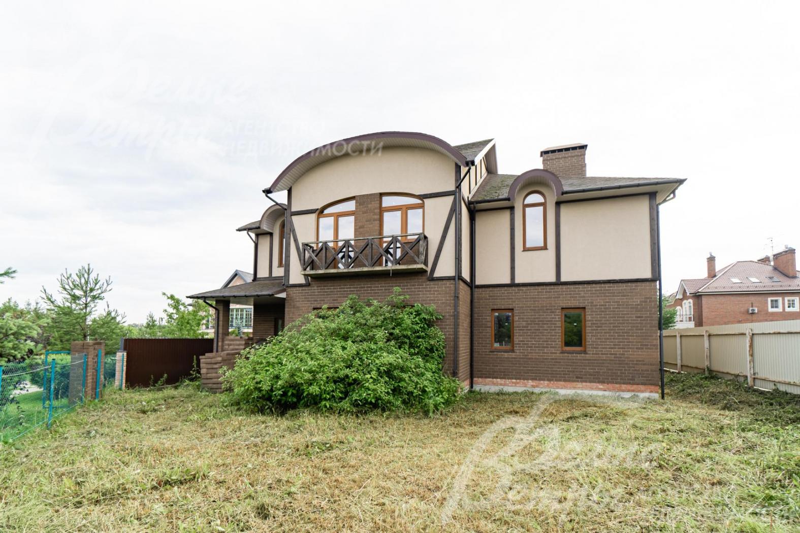 Коттедж с 5 спальнями