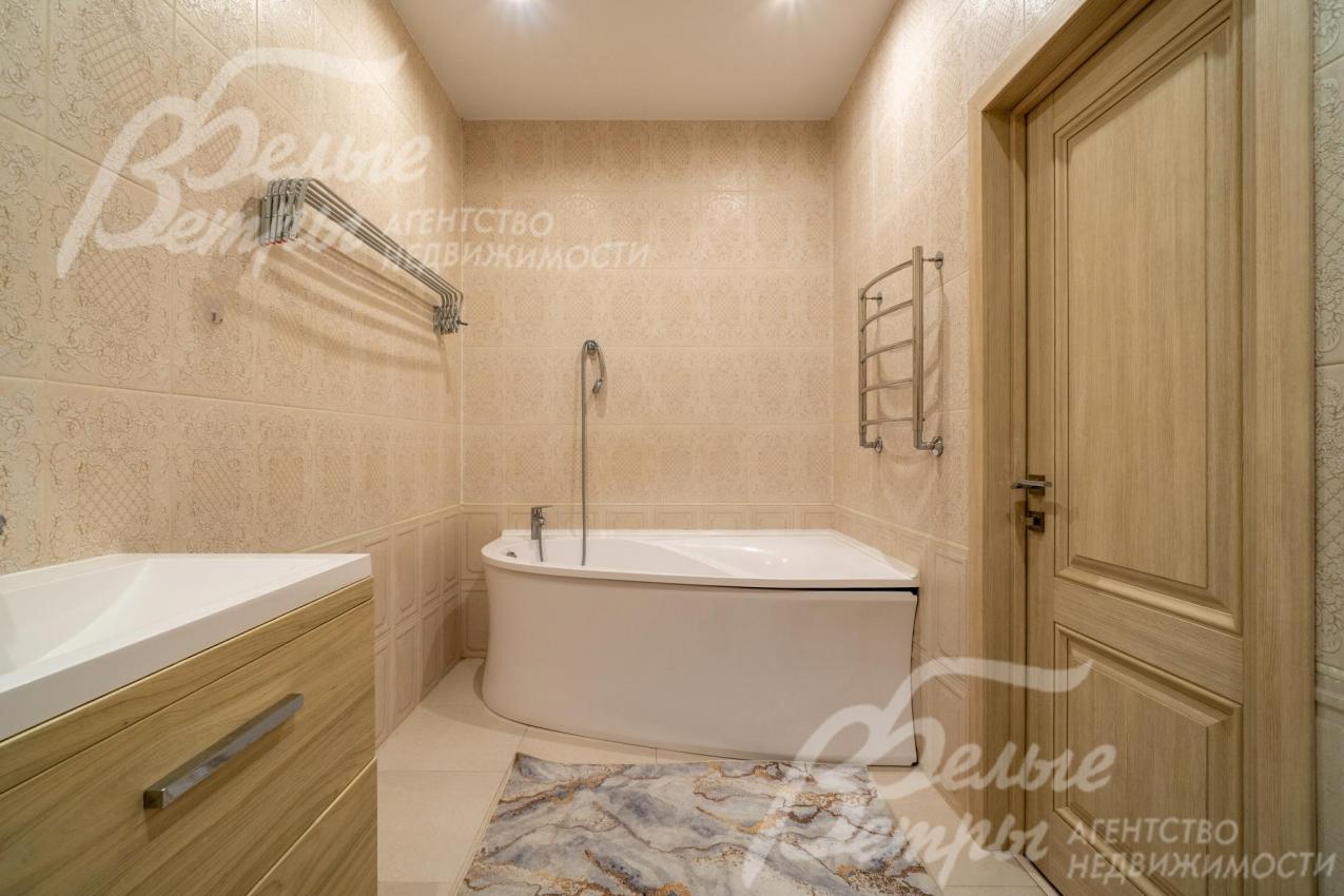 Санузел на втором этаже с ванной