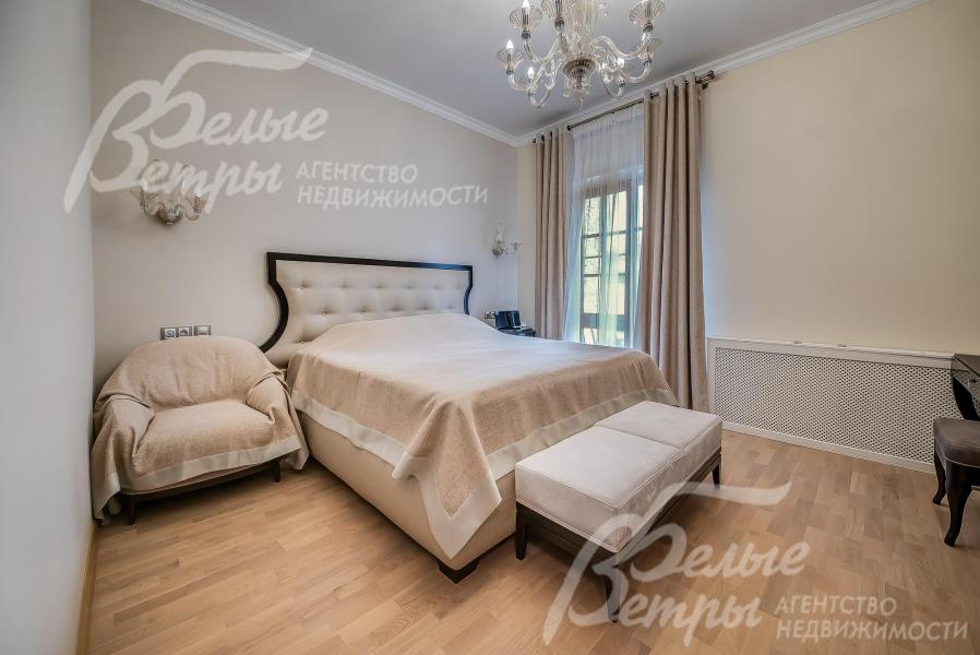 Спальня 18 кв.м с ванной комнатой