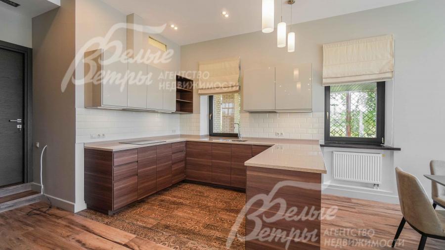 Кухня: фасад грецкий орех и глянец